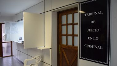 Inicia juicio a pareja acusada de robo a mano armada en la sede de SIPETAX