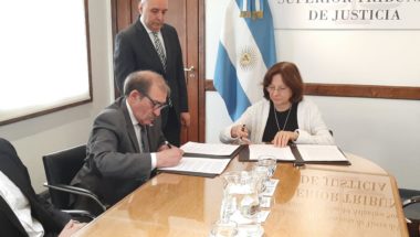 Firman convenio de cooperación con el CENT Nº 11 de Ushuaia