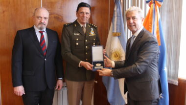 El Superior Tribunal de Justicia recibió la visita del Delegado del Ejército Argentino en Tierra del Fuego